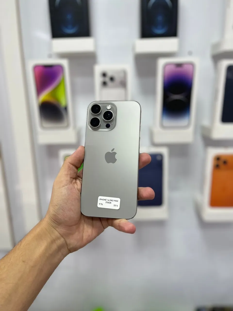 IPHONE 16 PRO MAX 256 GB TAMPA NOVA 5.100,00 - Celulares e