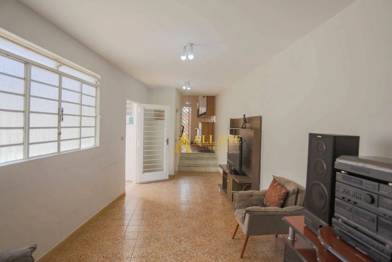 Casa à venda na Vila Hortência, com 3 quartos sendo 2 suítes