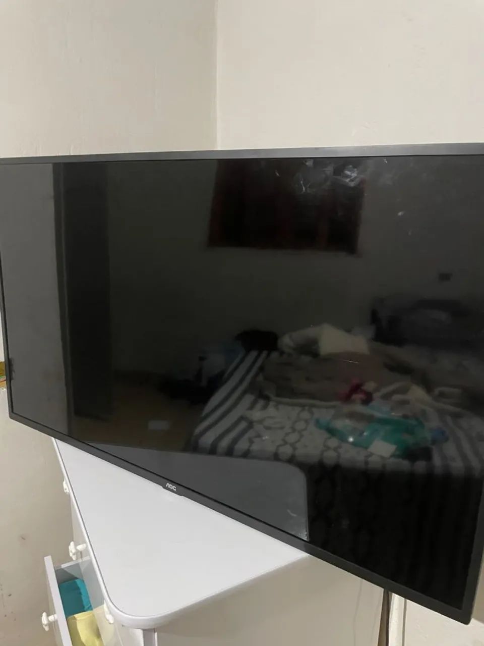 Vendo tv smart 43 polegadas, com a tela apagada, suporte vendo por fora  - Foto 4