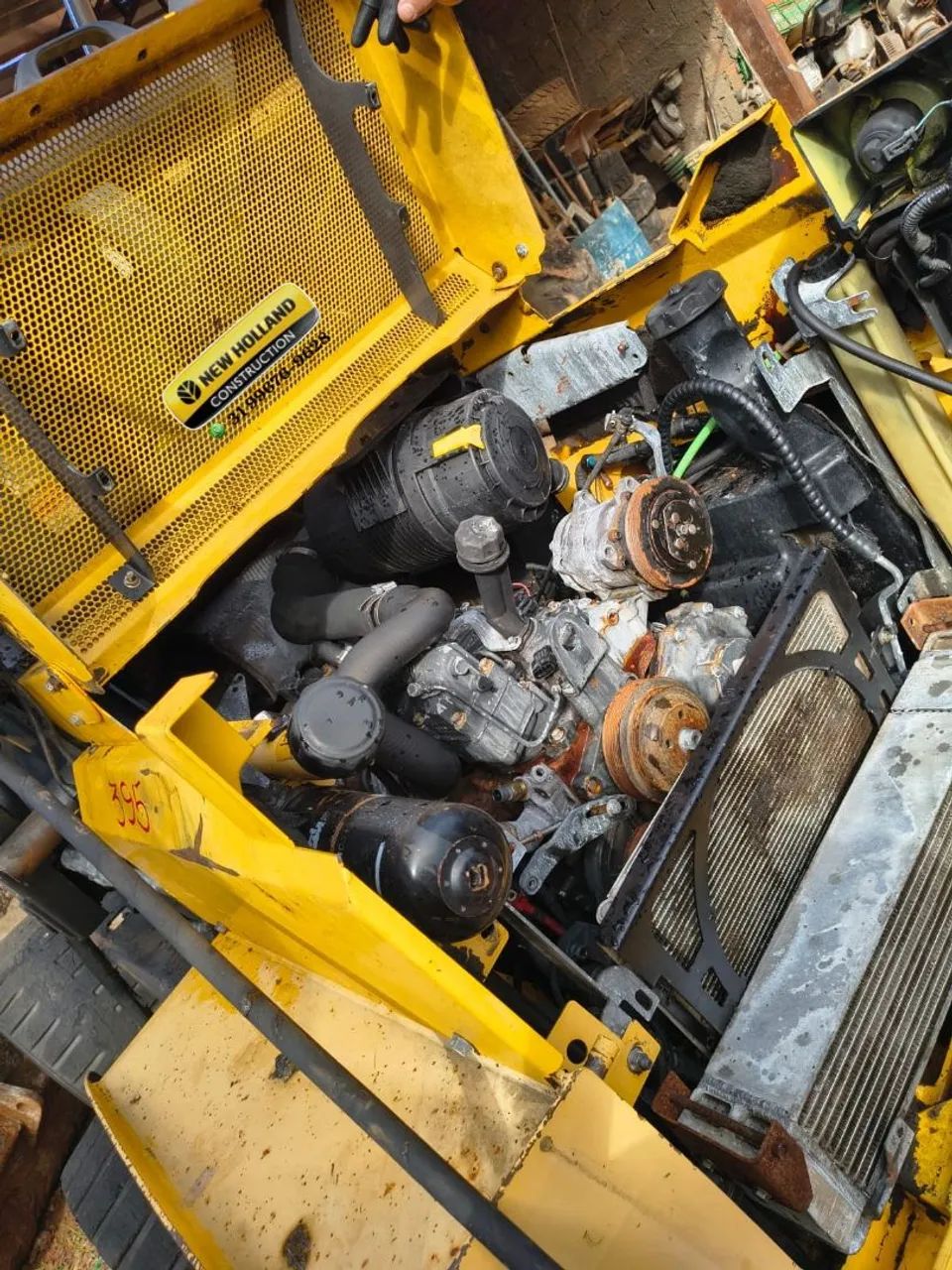 Mini Carregadeira New Holland L225 para revisar ou retirar peças  - Foto 5