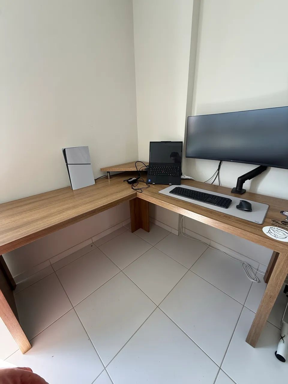 Mesa / Escrivaninha de Canto para Escritório 
