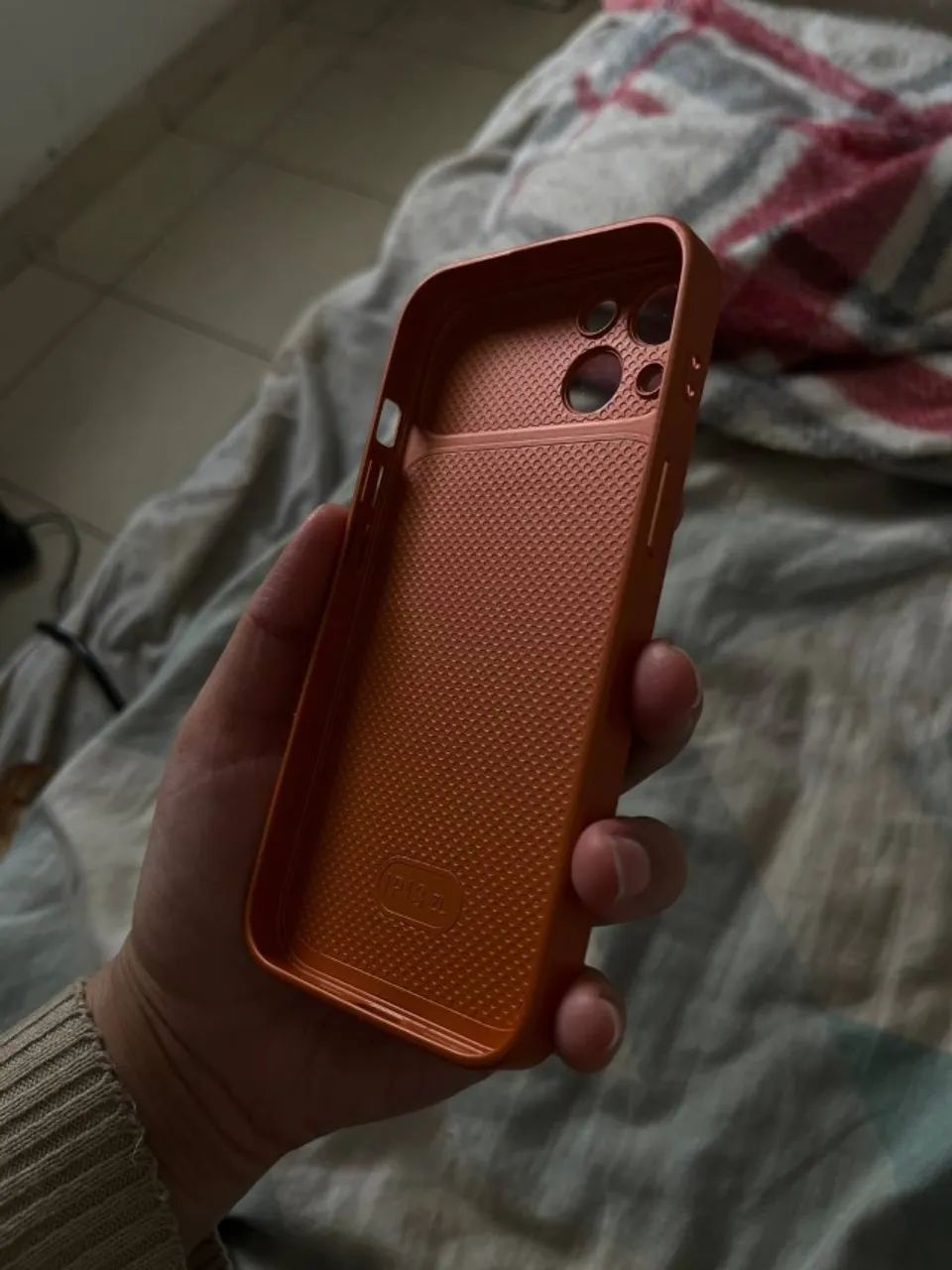 Capa Iphone 13 imitando Iphone 17 Pro Max - Foto 2