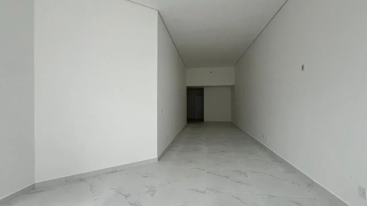 SALA COMERCIAL COM ÓTIMA LOCALIZAÇÃO PARA LOCAÇÃO!!! NA MEIA PRAIA - Foto 9