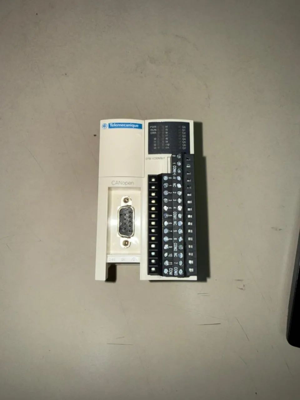 Módulo CANopen Telemecanique Schneider OTB1C0DM9LP 24VDC