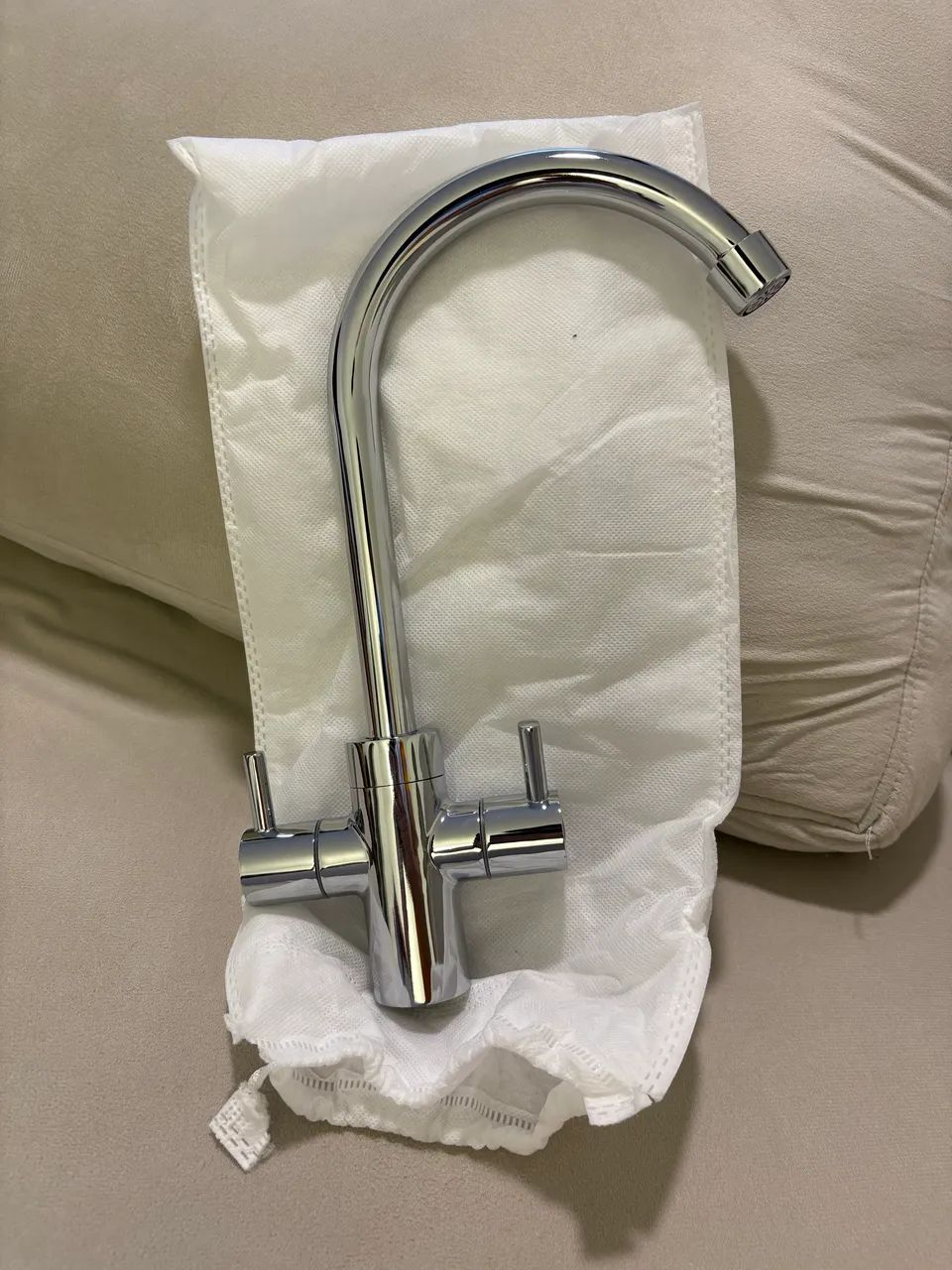 Torneira água quente e fria 