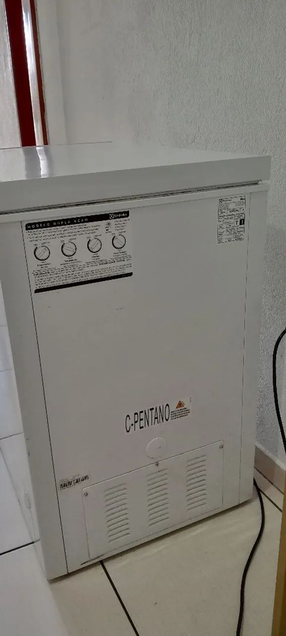 Vendo este freezer super conservado unico dono 