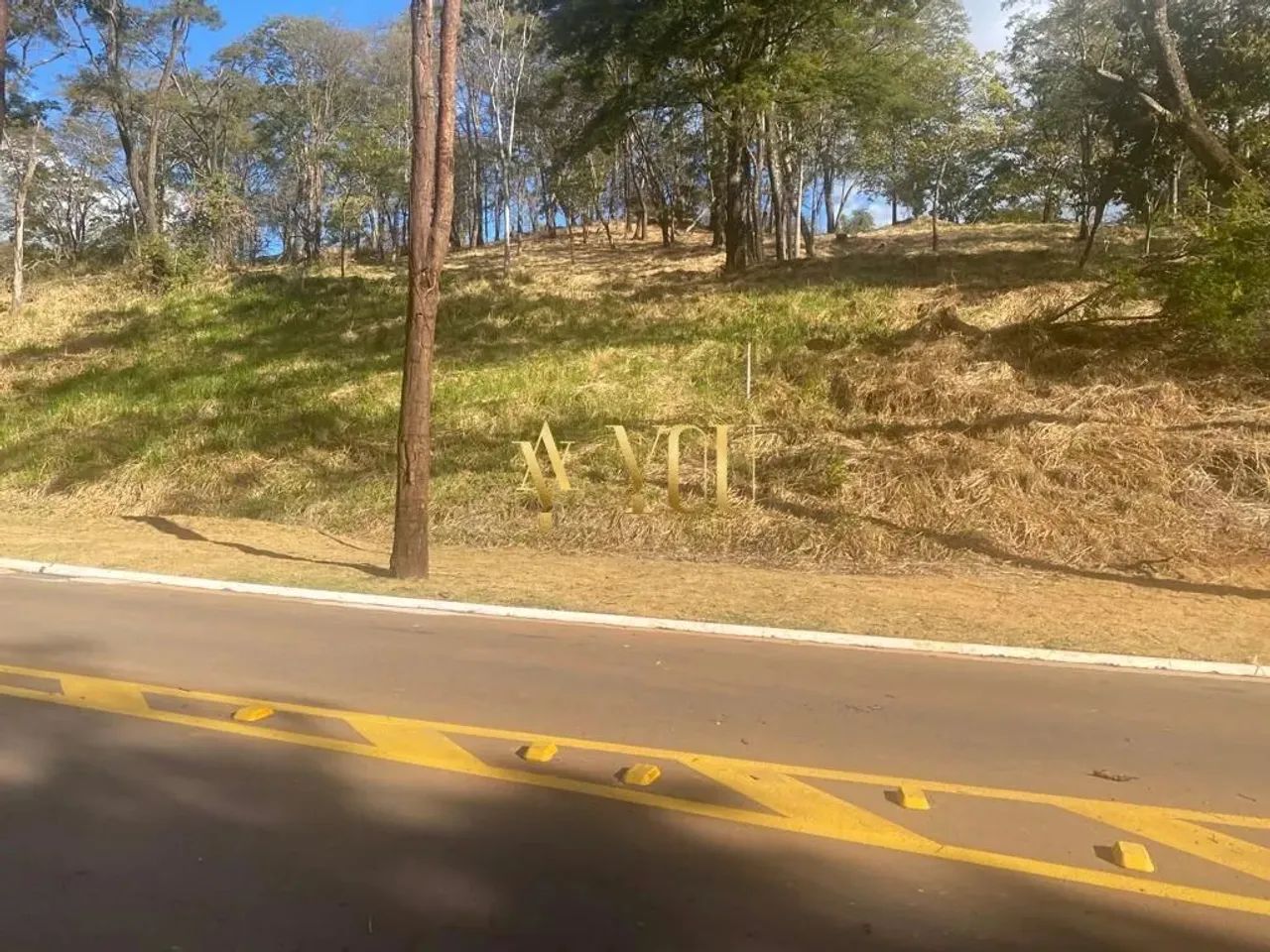 Lote de esquina,com a melhor posição solar do condomínio Aldeia do Vale. - Foto 3