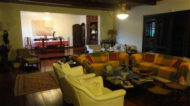 Excelente Casa com 4 suítes-Valparaíso-Petrópolis