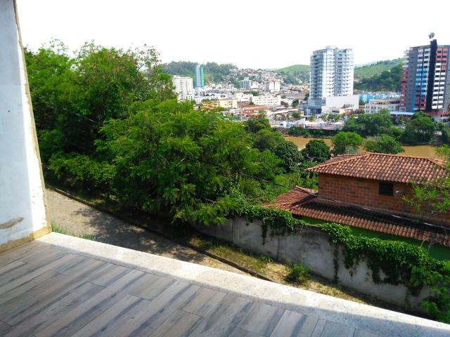 Linda e moderna casa com vista panorâmica para o centro da cidade de Três Rios - RJ - Foto 14