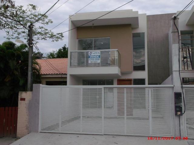 Casa de 132 m² com 3 suítes e 2 vagas em Piratininga