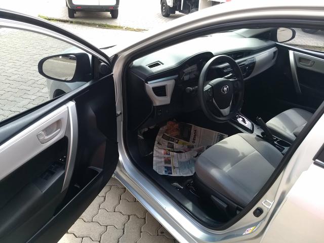 Toyota Corolla Gli 1.8 ano 2015 extra - Foto 12