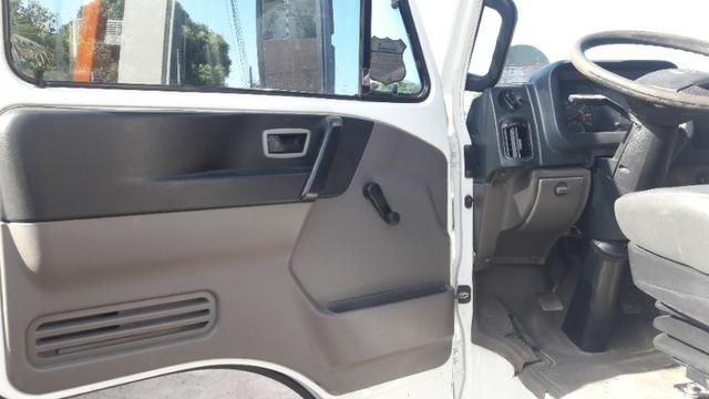 Caminhao guincho plataforma de 07mts,volkswagem-10.160,motor:cummis - Foto 16