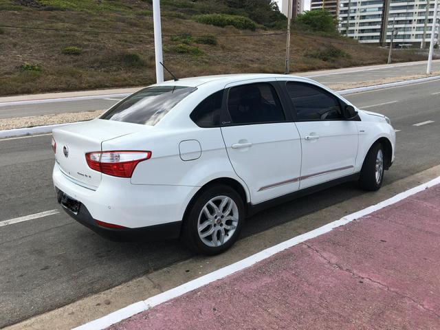 Grand Siena Essence Dualogic 1.6 modelo 2014 - Foto 5