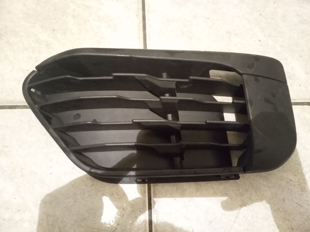 Grado do farol de milha lado esquerdo bmw X1 2016 2017 