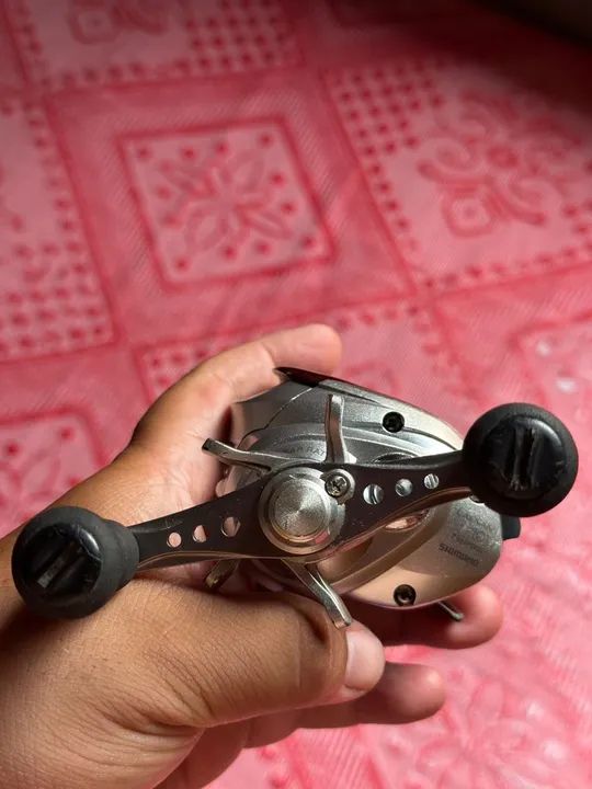 Carretilha de Pesca Shimano lado esquerdo  - Foto 3