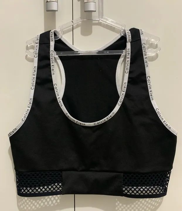 (TAM: P) TOP CALVIN KLEIN PRETO - Foto 3
