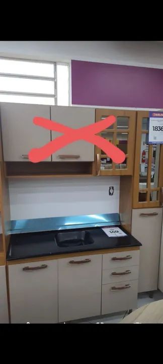 cozinha com armário pia, pia inox e paneleiro
