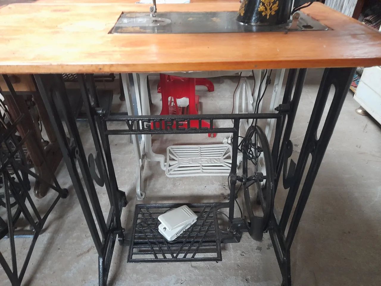 Máquina de Costura Antiga Macstar - Ótimo Estado! - Foto 3