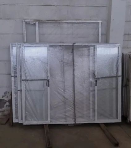 Common or white aluminum window64363605169410121