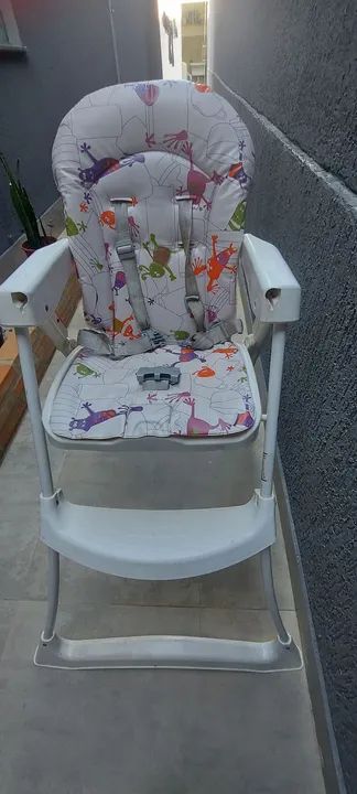 200 reais pra vender!!!Cadeira de Alimentação Burigotto Monstrinhos - Foto 3