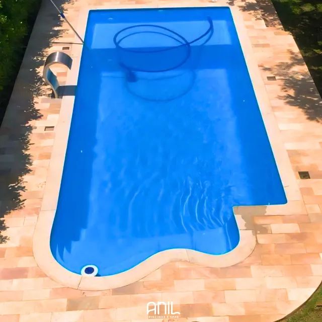 Piscina de 7 metros com prainha