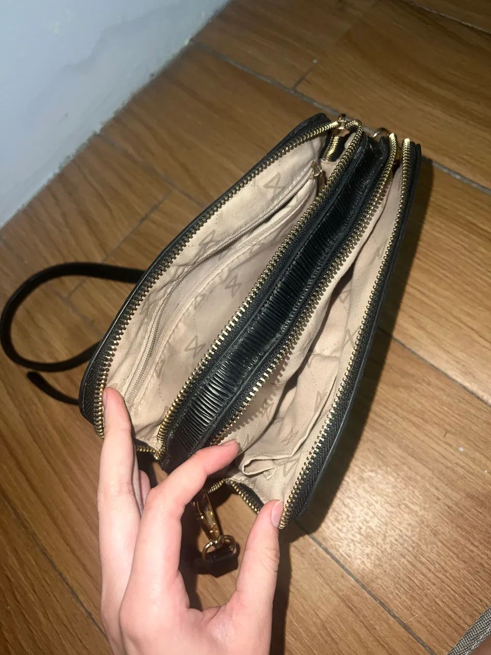 bolsa preta usada, mas em ótimo estado 