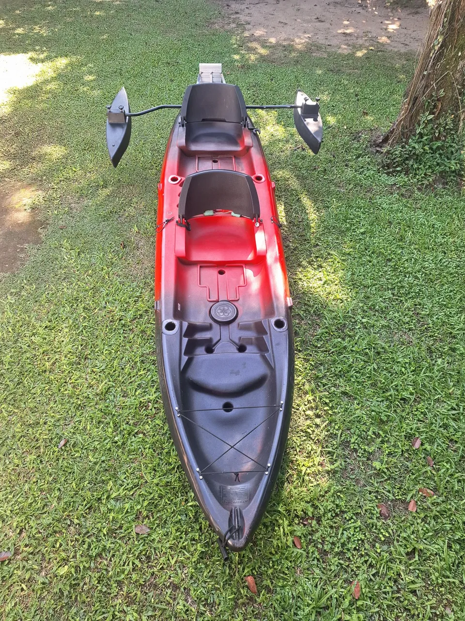 Caiaque duplo (estabilizadores, suporte de motor e carrinho)