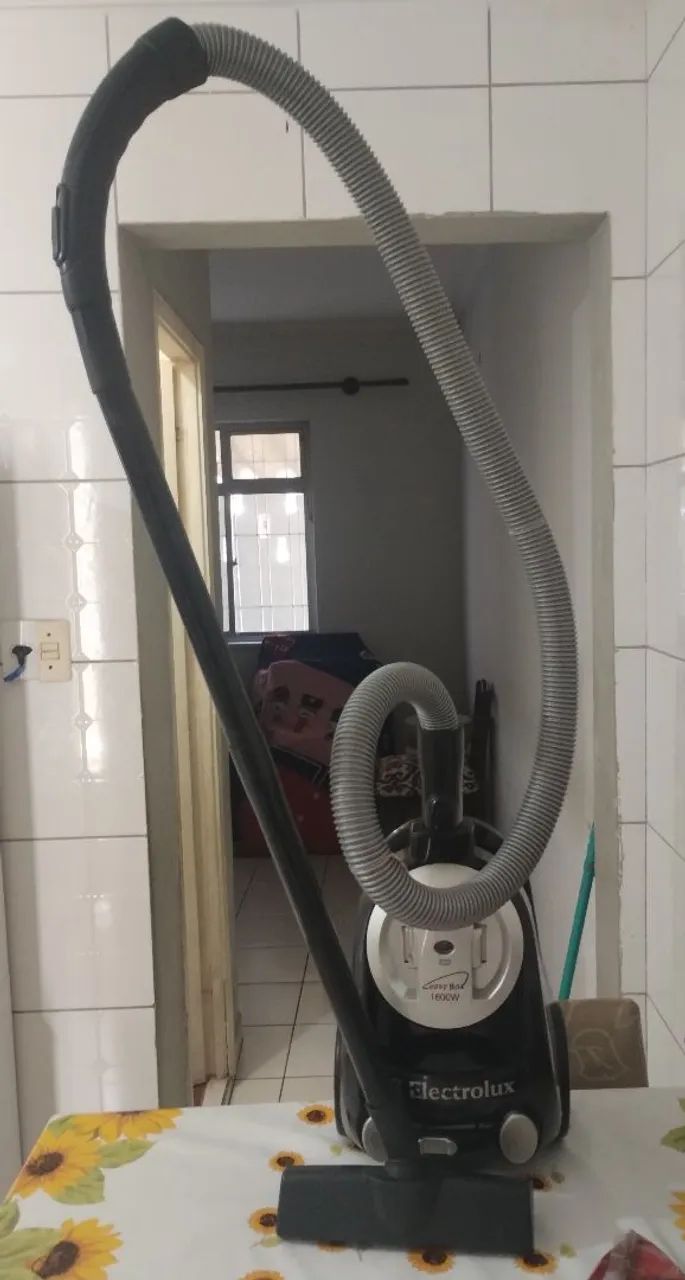 Aspirador de Pó Electrolux Easy Box 1600W