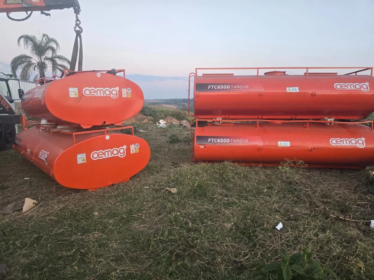 Venda de lote de tanques semi-novos para água 