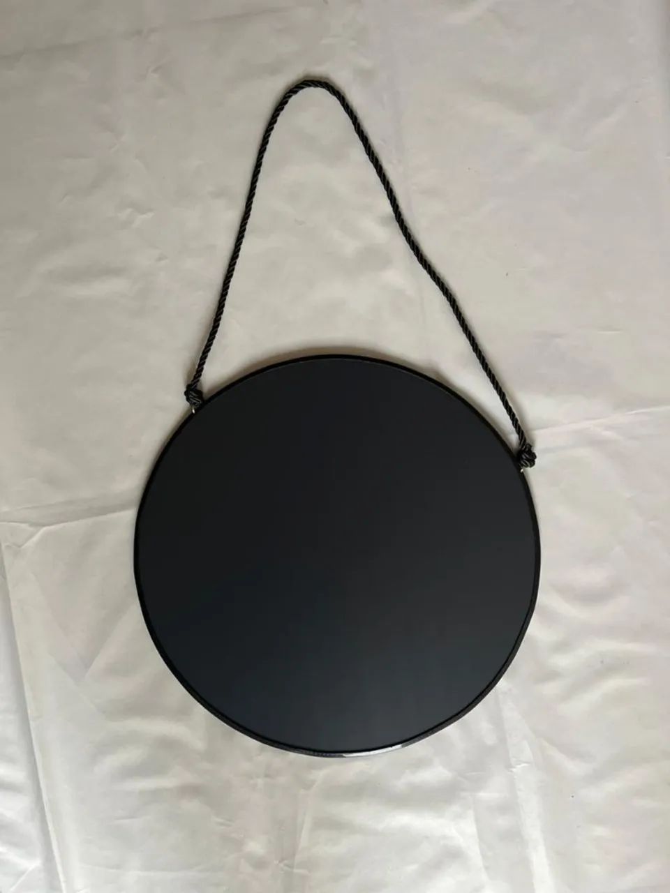 Espelho decorativo com moldura preta e alça - Foto 3