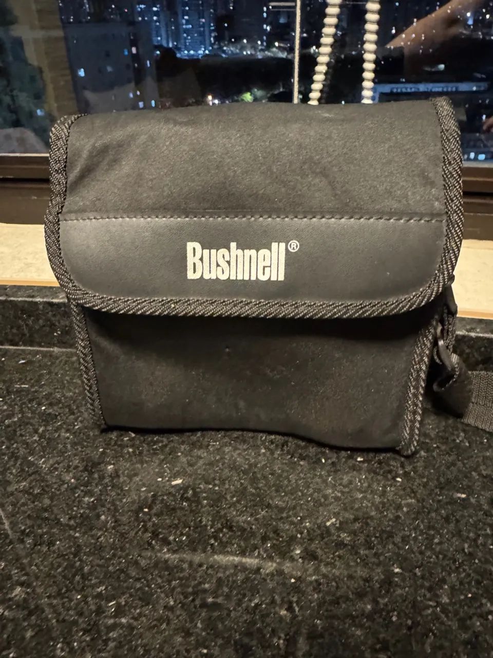 Binocular Bushnell 10-30x50 preto