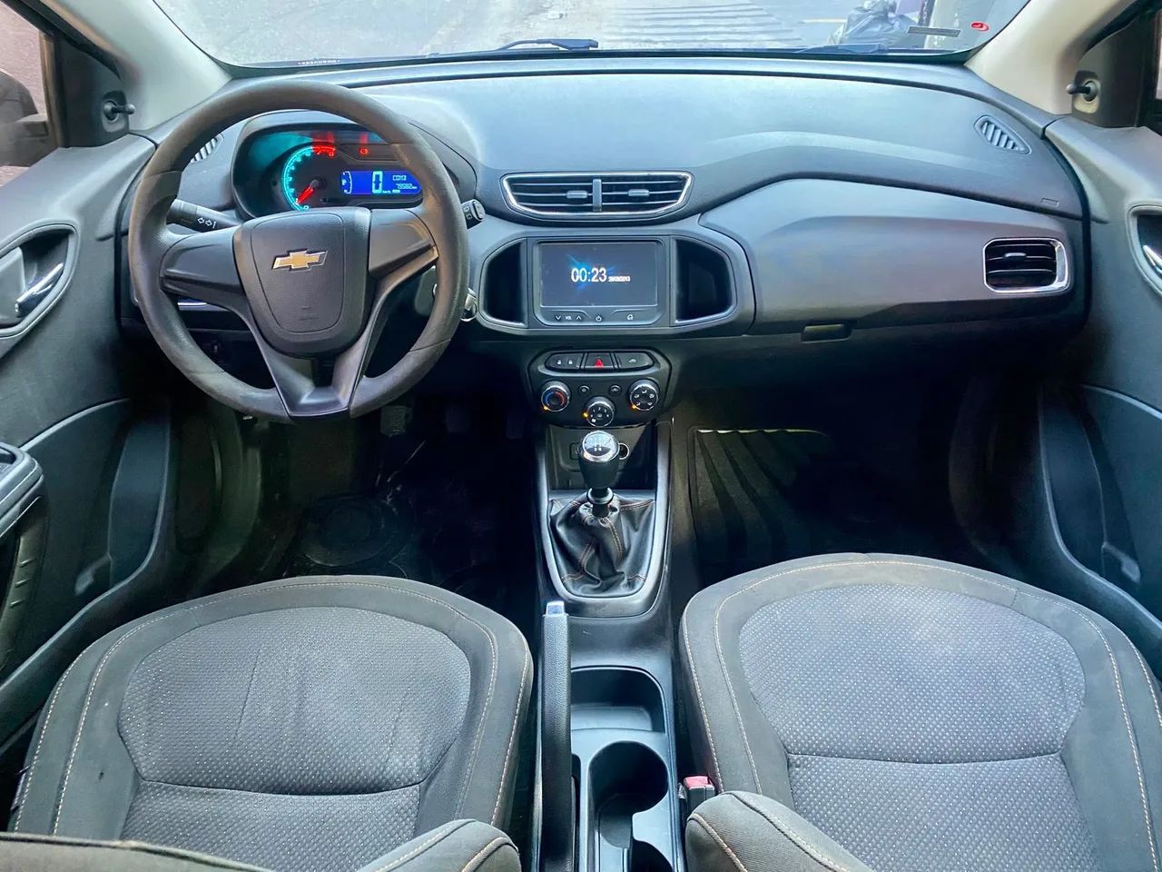 Vendo Onix LT 1.0 2014 - Foto 4
