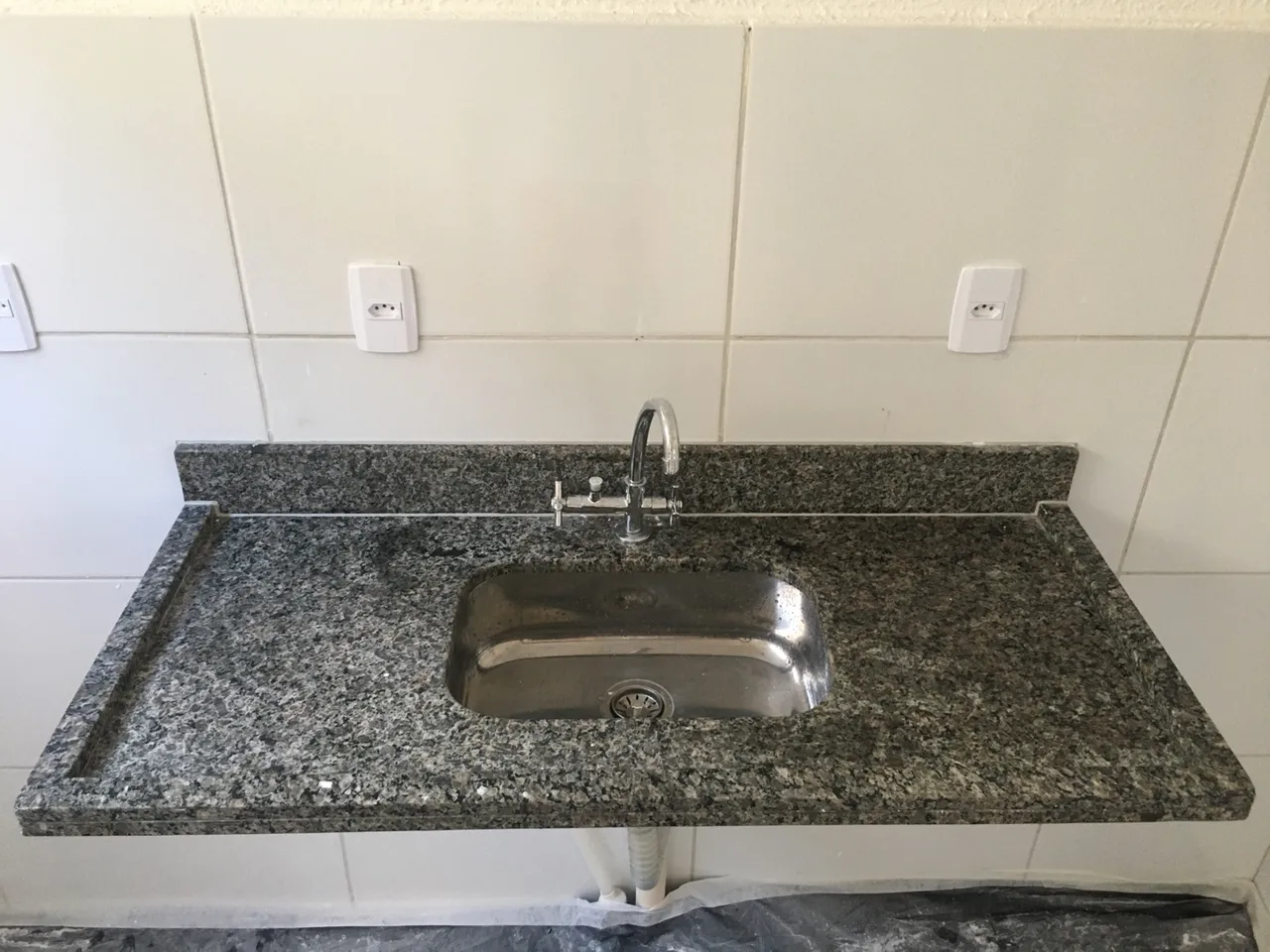 Bancada em granito ocre para Cozinha