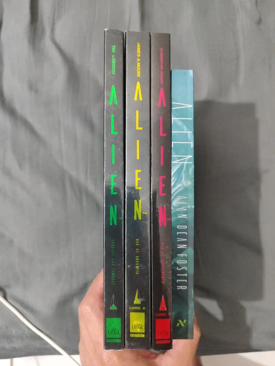 Kit ALIEN com 4 livros - Foto 3