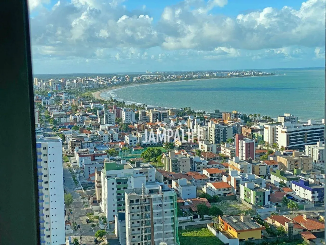 Cobertura com vista definitiva para o mar
