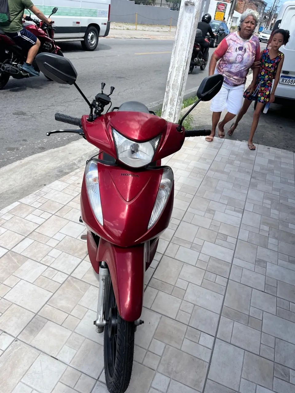Vendo Moto BIZ 2015