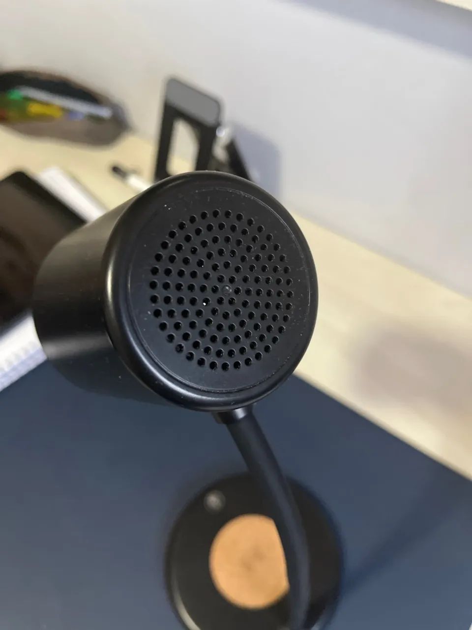 Luminária de mesa com carregador wireless - Foto 3