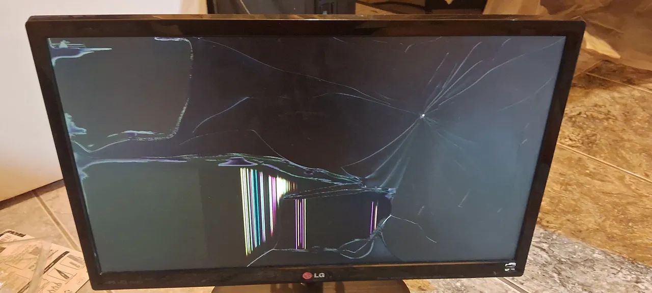 Monitor LG 22 EA53T -  tela tricada - Foto 2