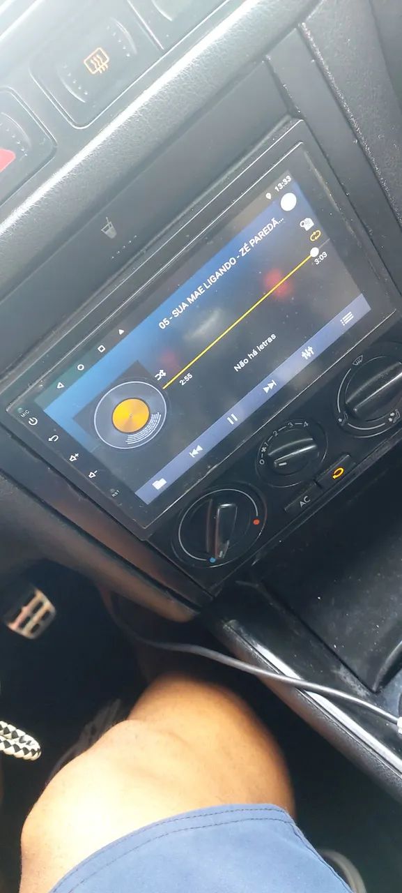 Som automotivo com tela touch screen