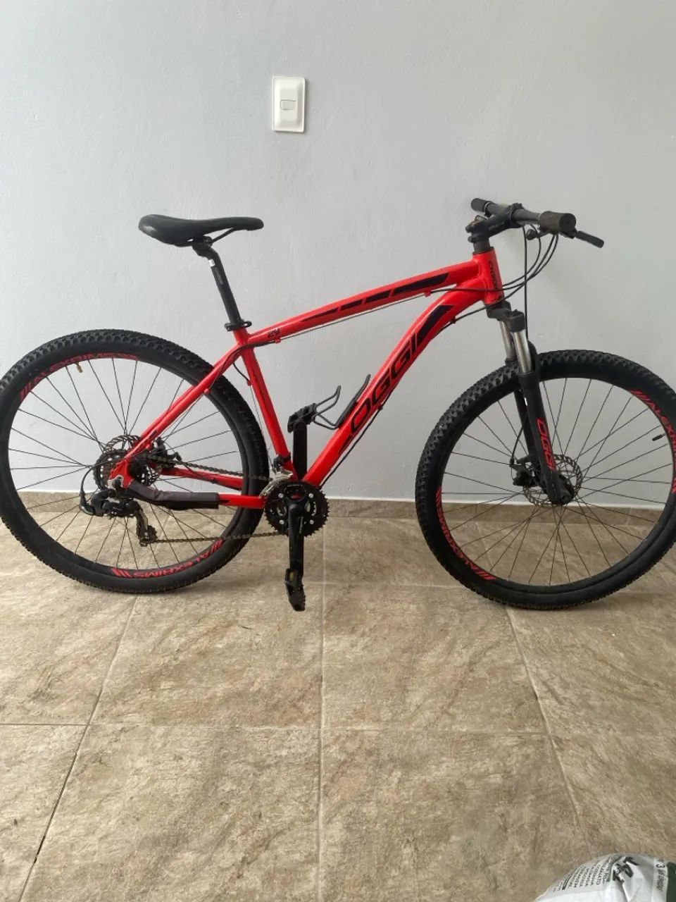 Bicicleta OGGI equipada em Shimano 