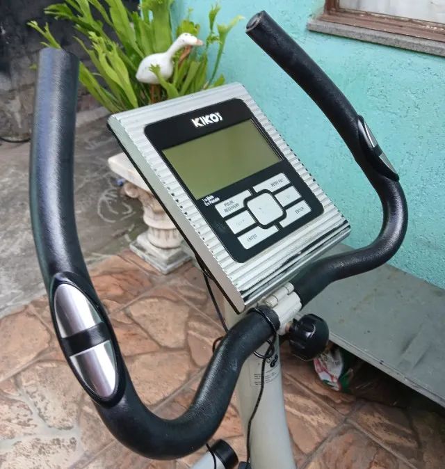 Ate 10x sem Juros -Bicicleta Ergométrica Eletromagnética Vertical Kikos - Super Conservada - Foto 3