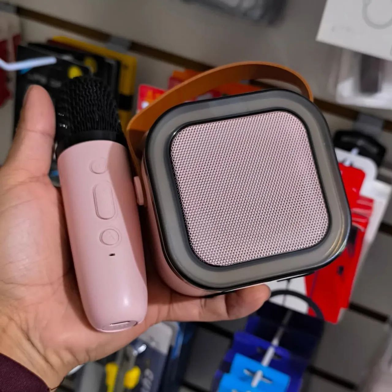 Caixa de som Karaokê Nova!! Com 2 Microfones Sem fio 30w - Foto 2