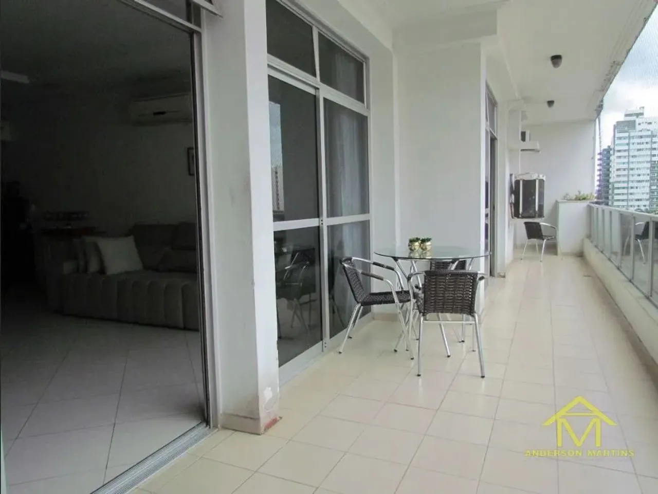 Imóvel para venda possui 288 metros quadrados com 4 quartos em Praia da Costa - Vila Velha