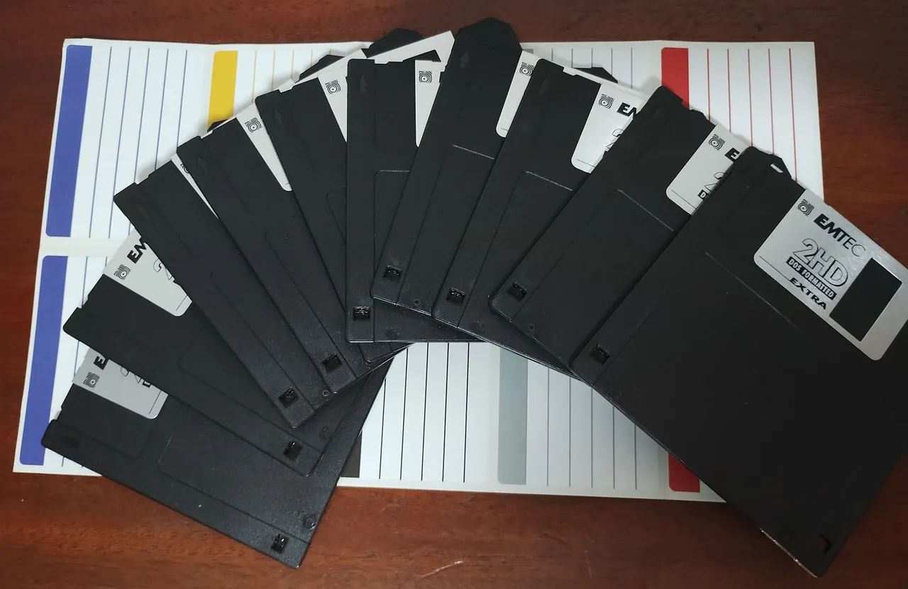 Caixa de Disquetes 3.5" 2HD EMTEC - 10 Unidades - Foto 3