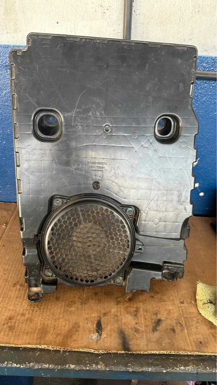 Vendo caixa subwoofer original da Hilux