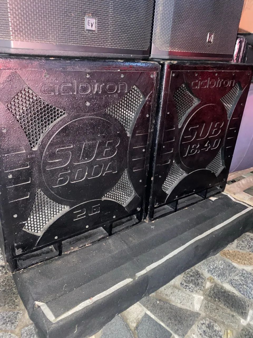 Par de Sub Grave Ciclotron 600A 