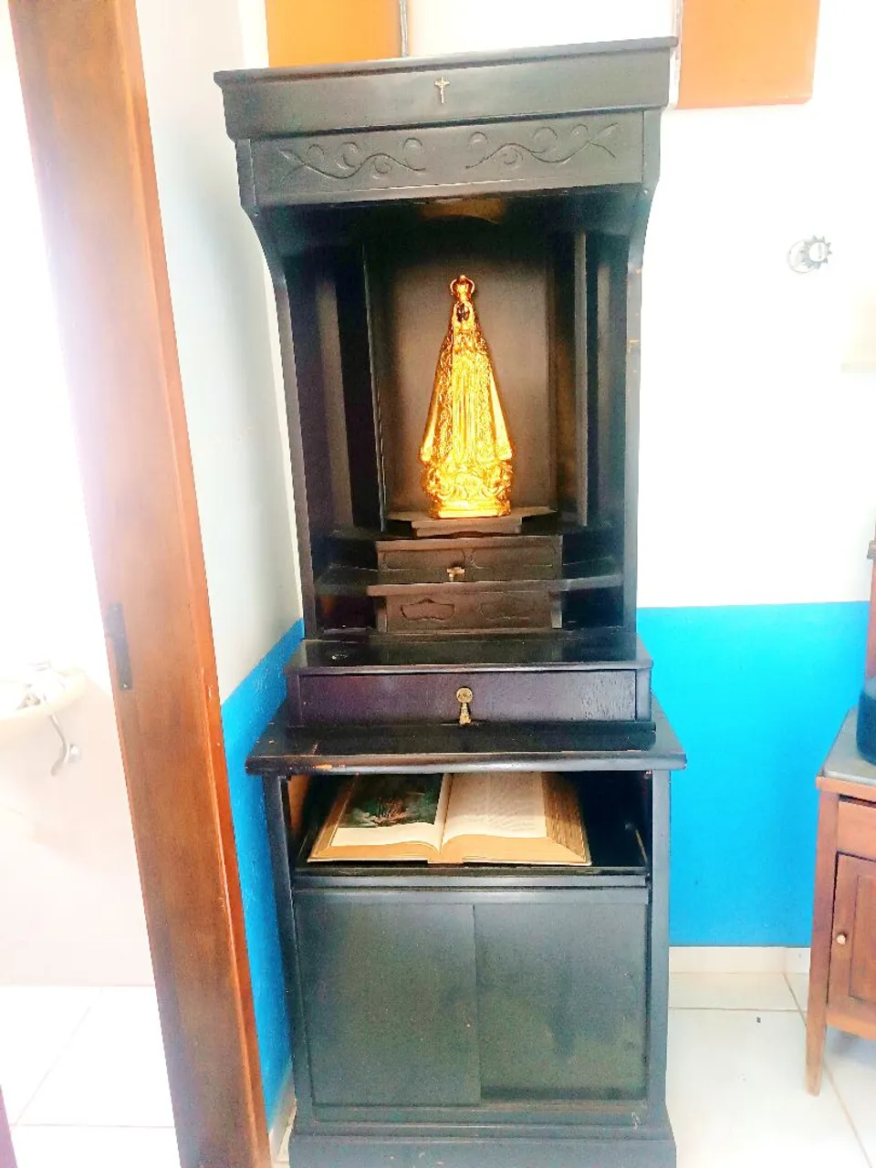 Armário altar com imagem