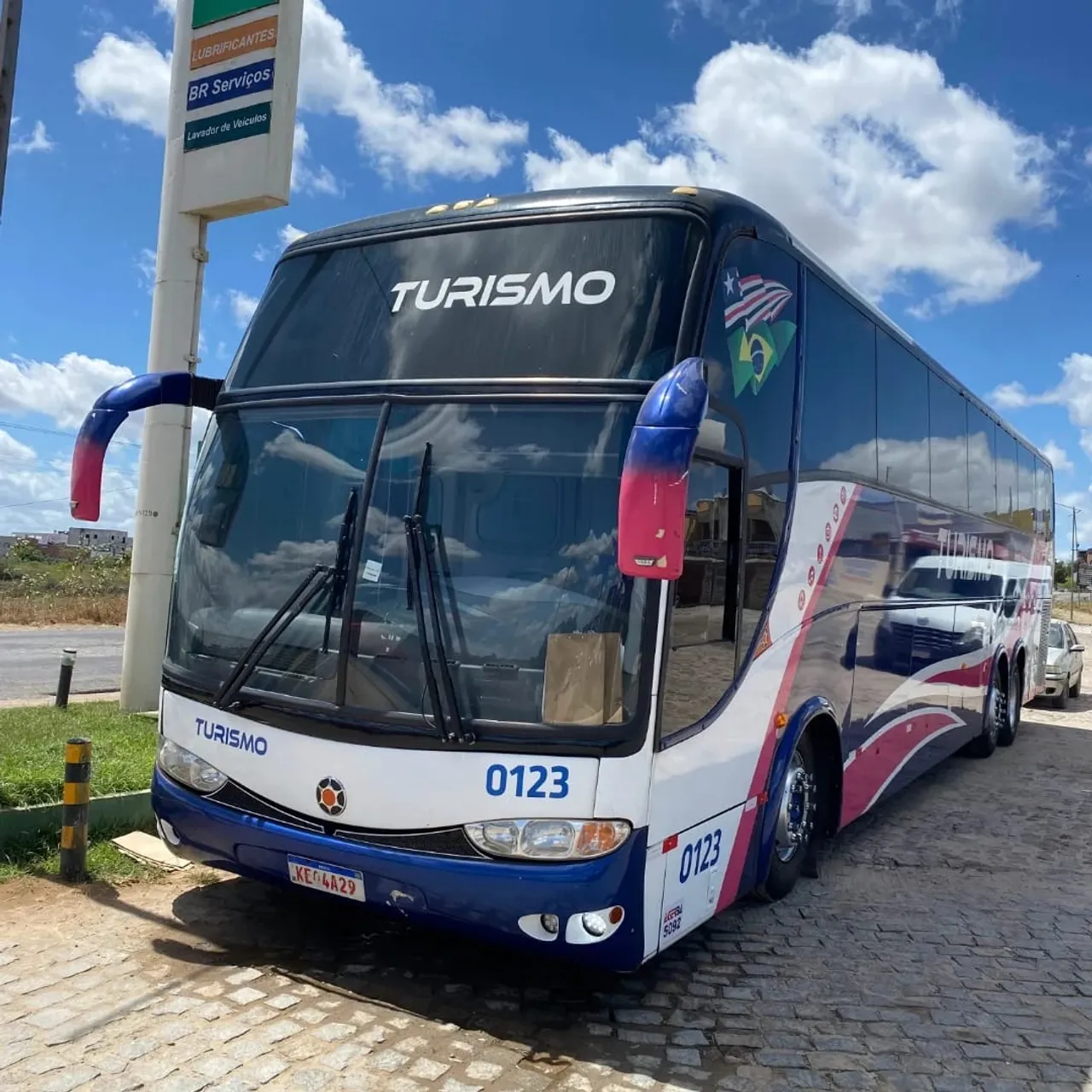 Ônibus Turismo 1350 - 0400 - Excelente estado!
