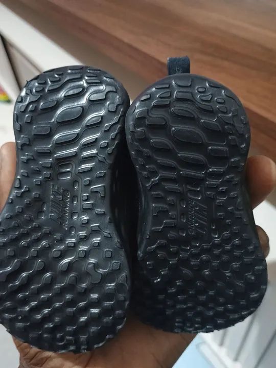 Tênis Nike Bebê - Tamanho 17.5 - Preto - Foto 3