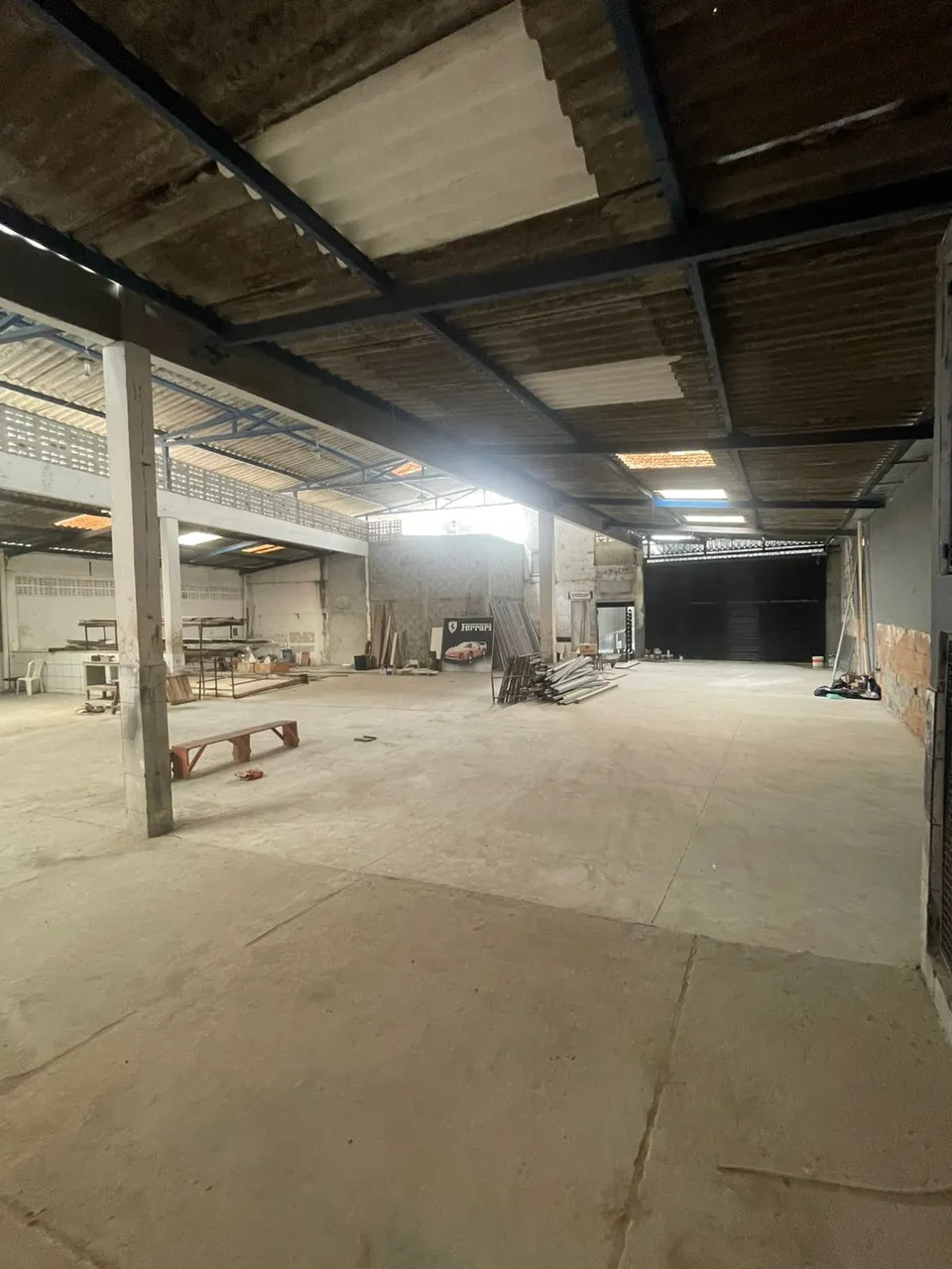 GALPÃO NO IMBUI COM DOCA, ACESSO DE CAMINHÃO - 843m²